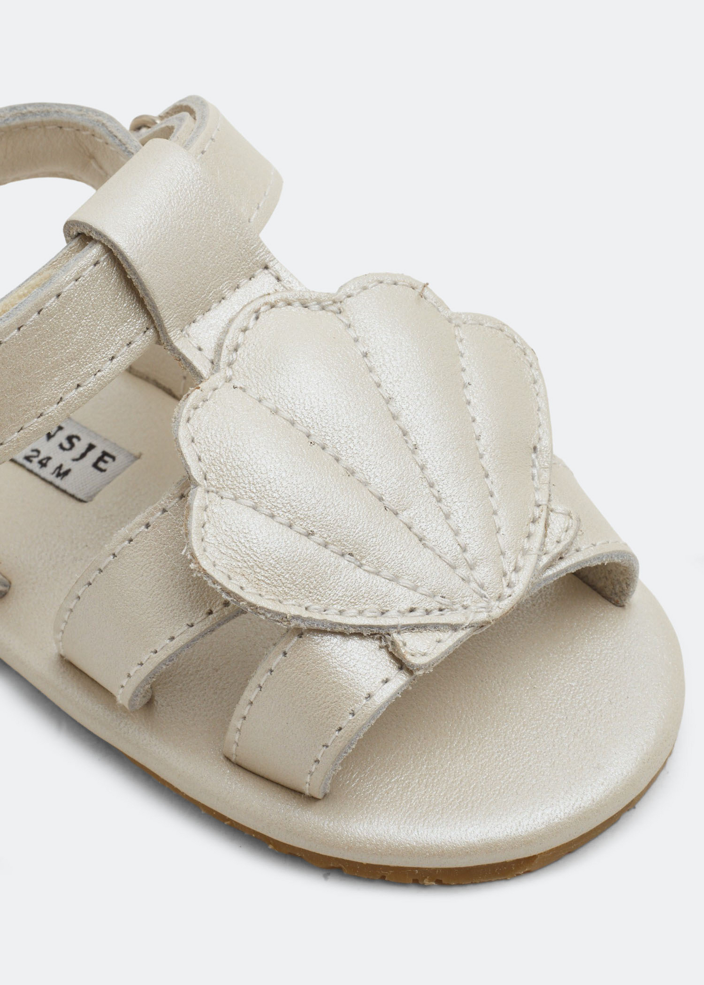 Scalloped shell sandals, White
Scalloped shell sandals, White