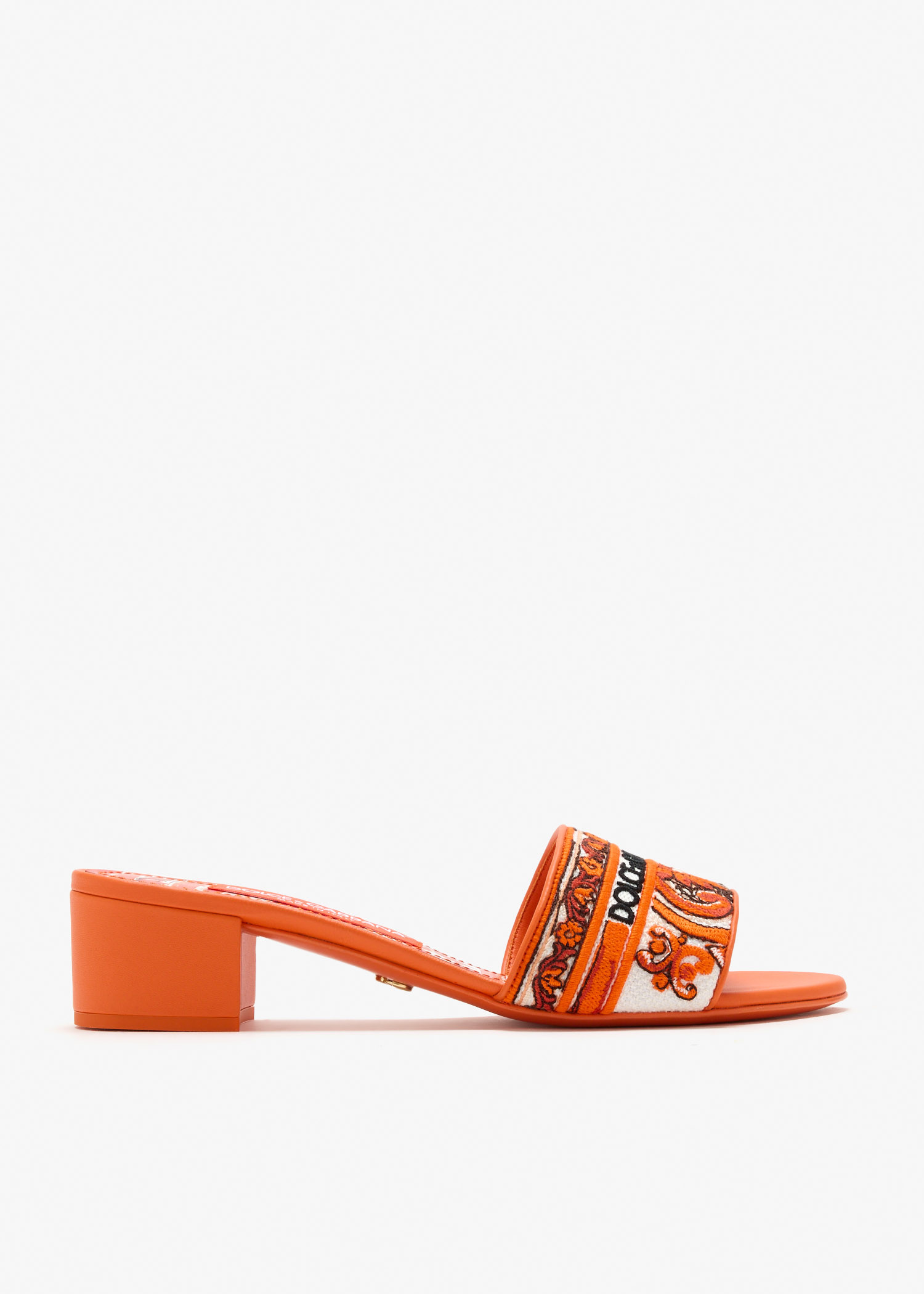 Majolica-embroidered mules, Orange
Majolica-embroidered mules, Orange