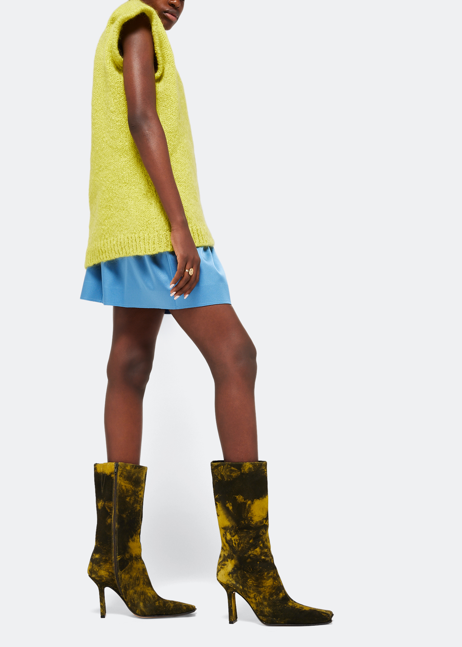 Noor boots, Prints