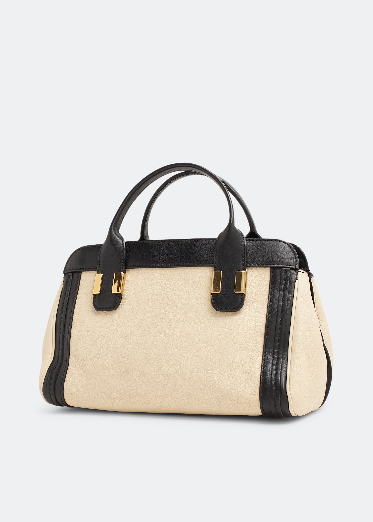 Alice bag, Black