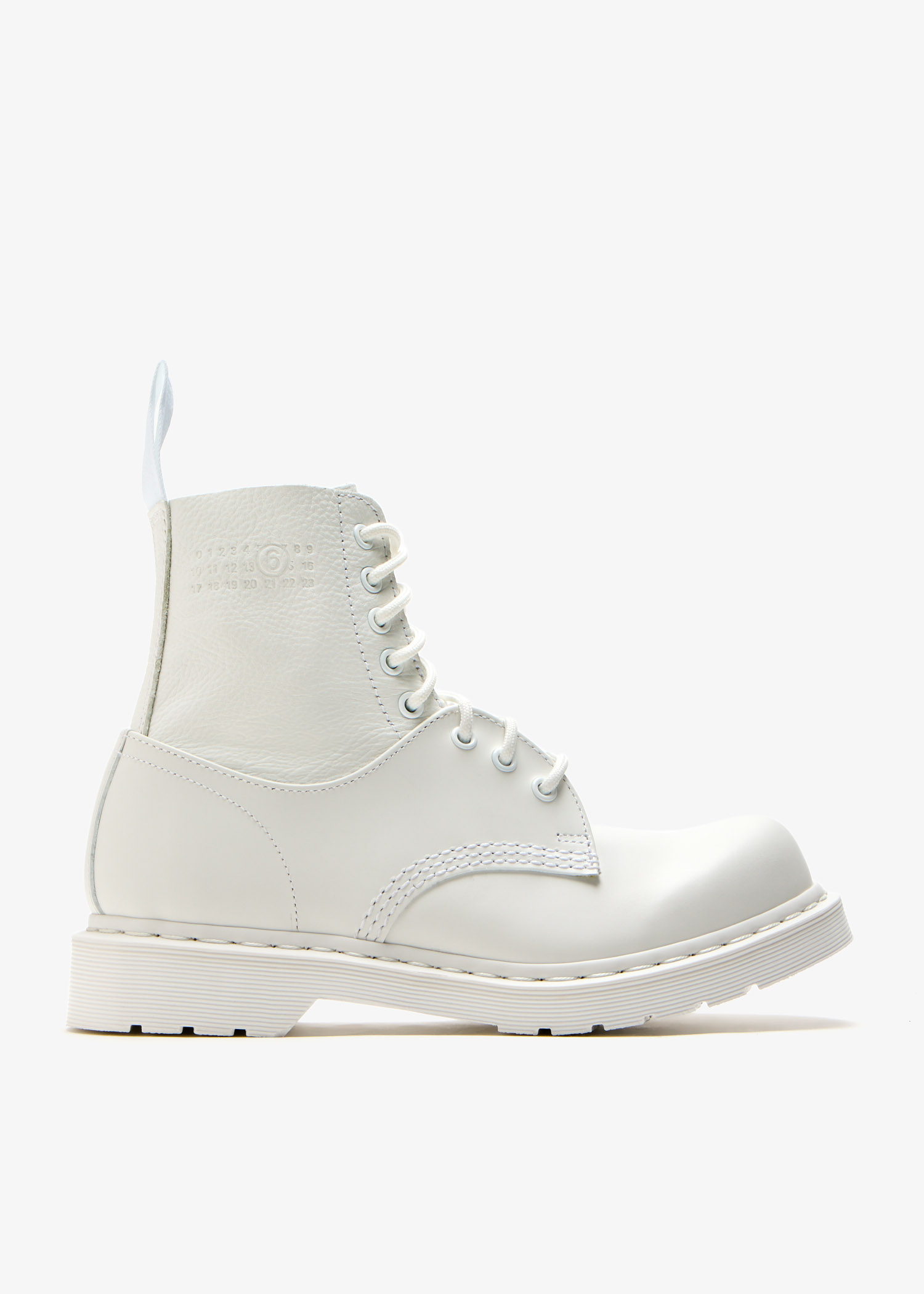 x Dr. Martens 1460 8-eye boots, White
x Dr. Martens 1460 8-eye boots, White