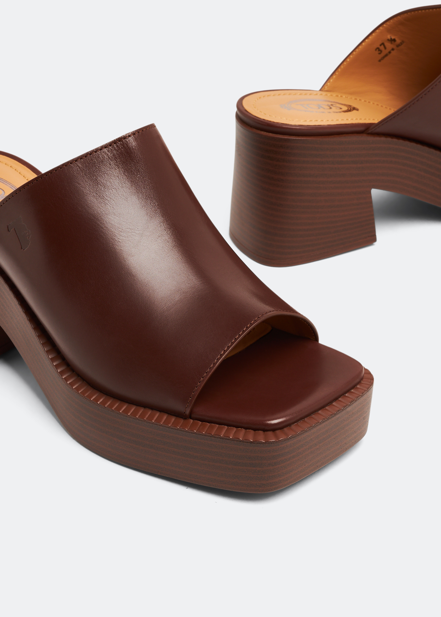 Leather platform mules, Brown