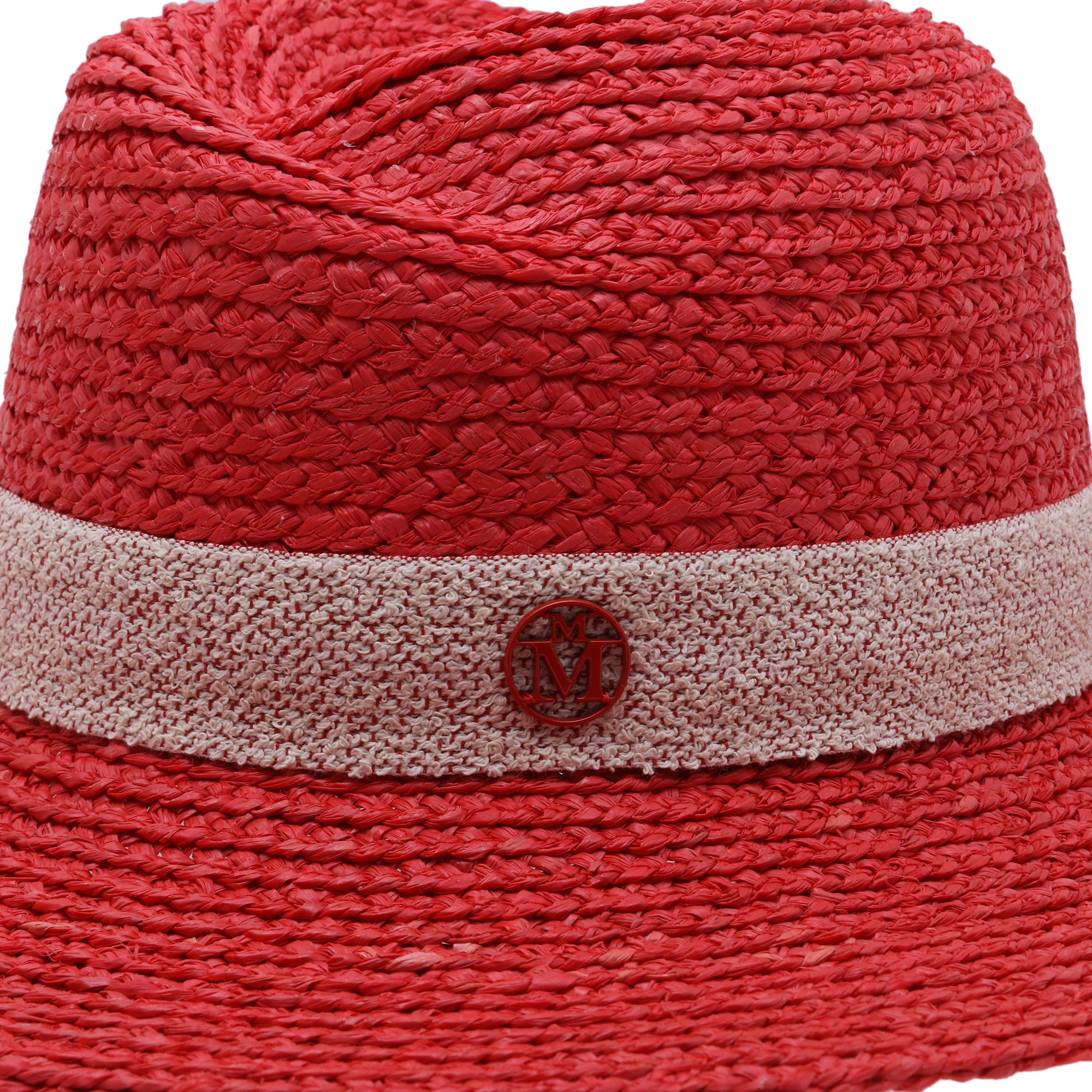 

Virginie hat, Red