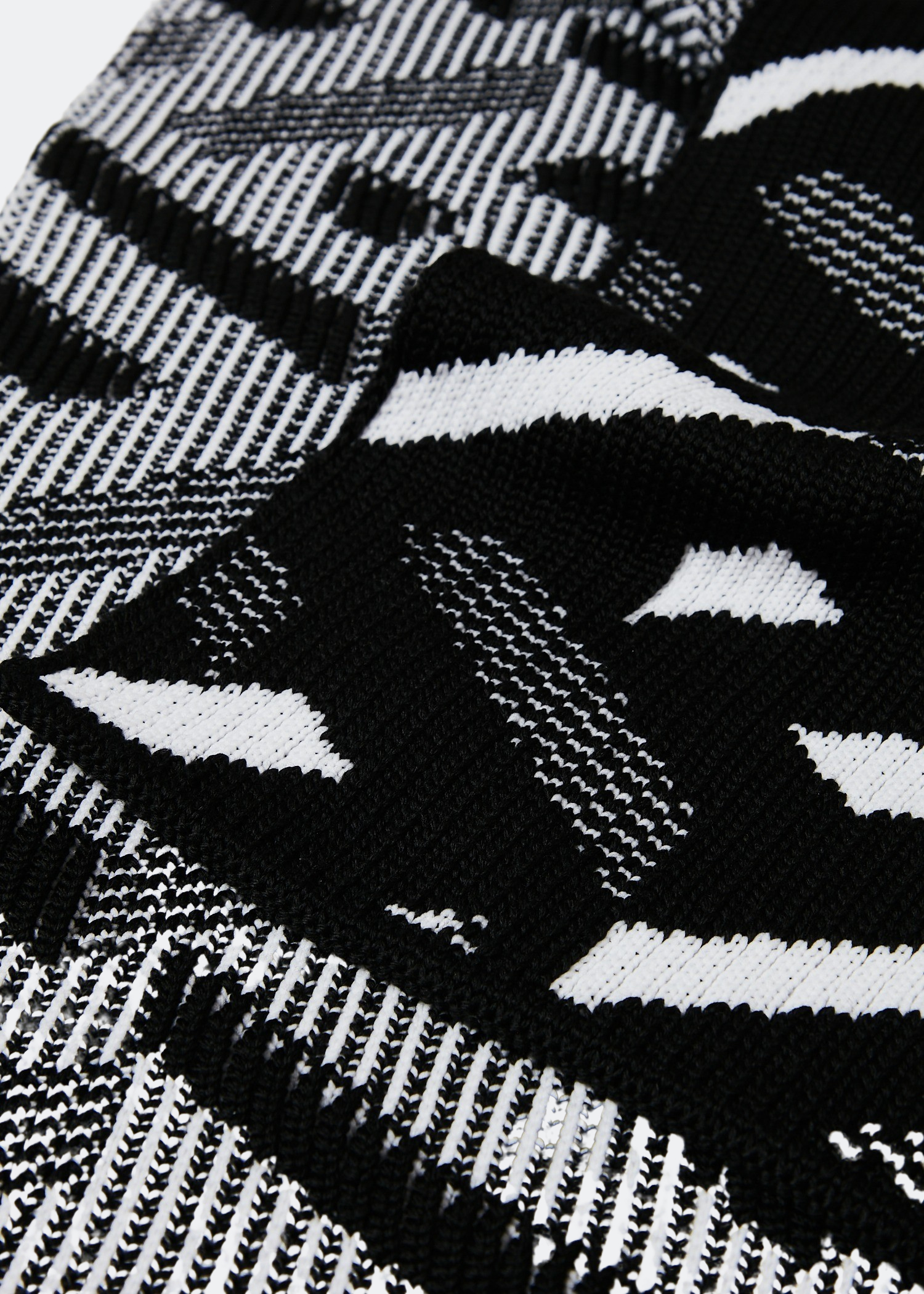 

Geometric pattern scarf, Black