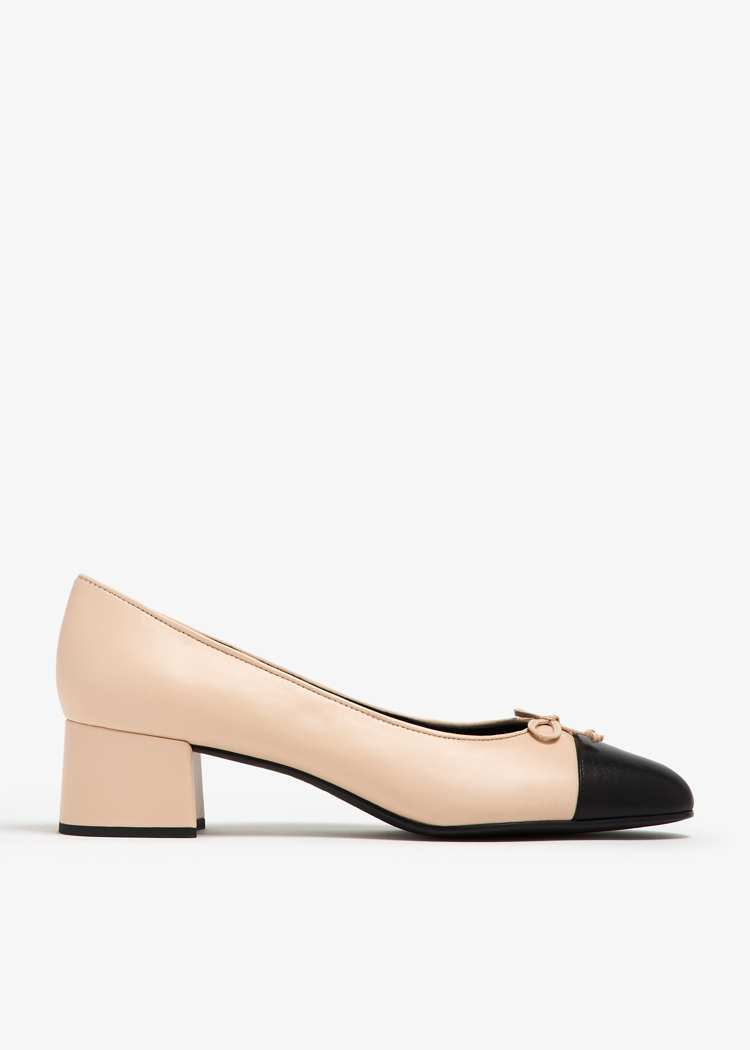 

Cap-toe pumps, Beige