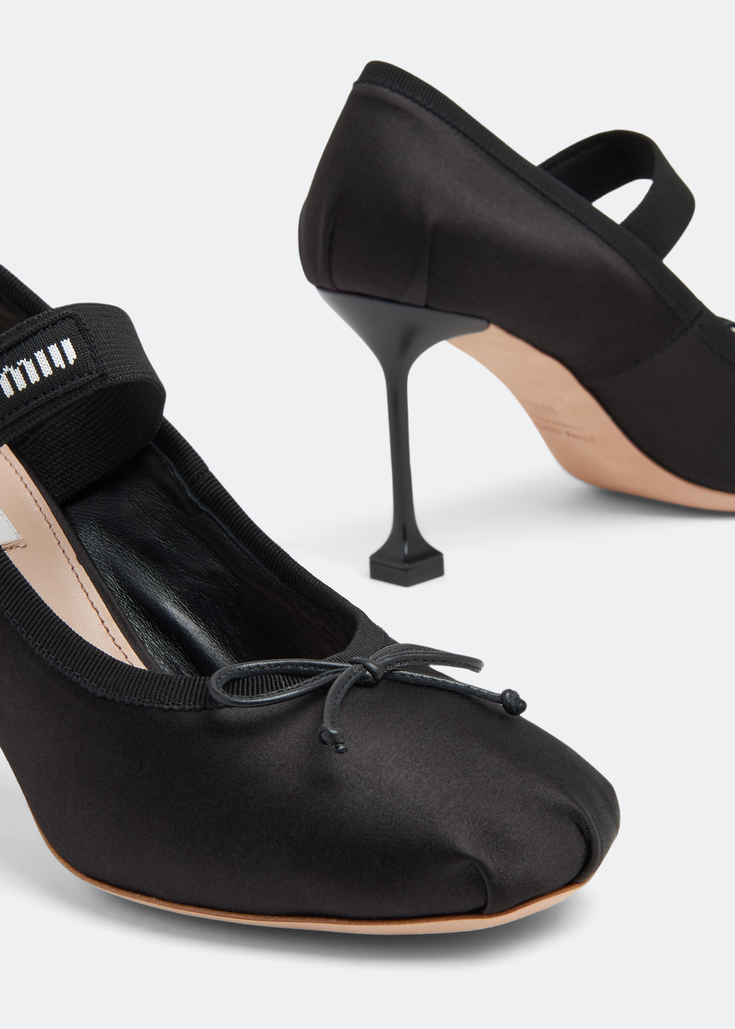 

Satin pumps, Black