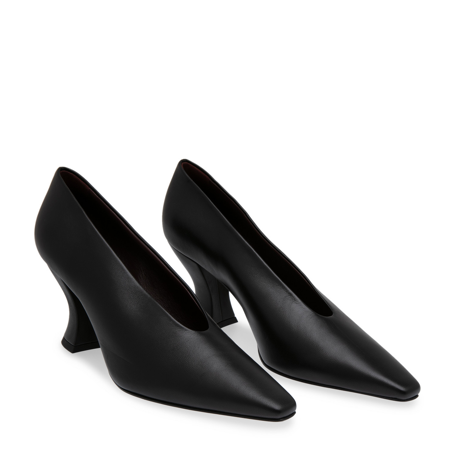 

Almond pumps, Black