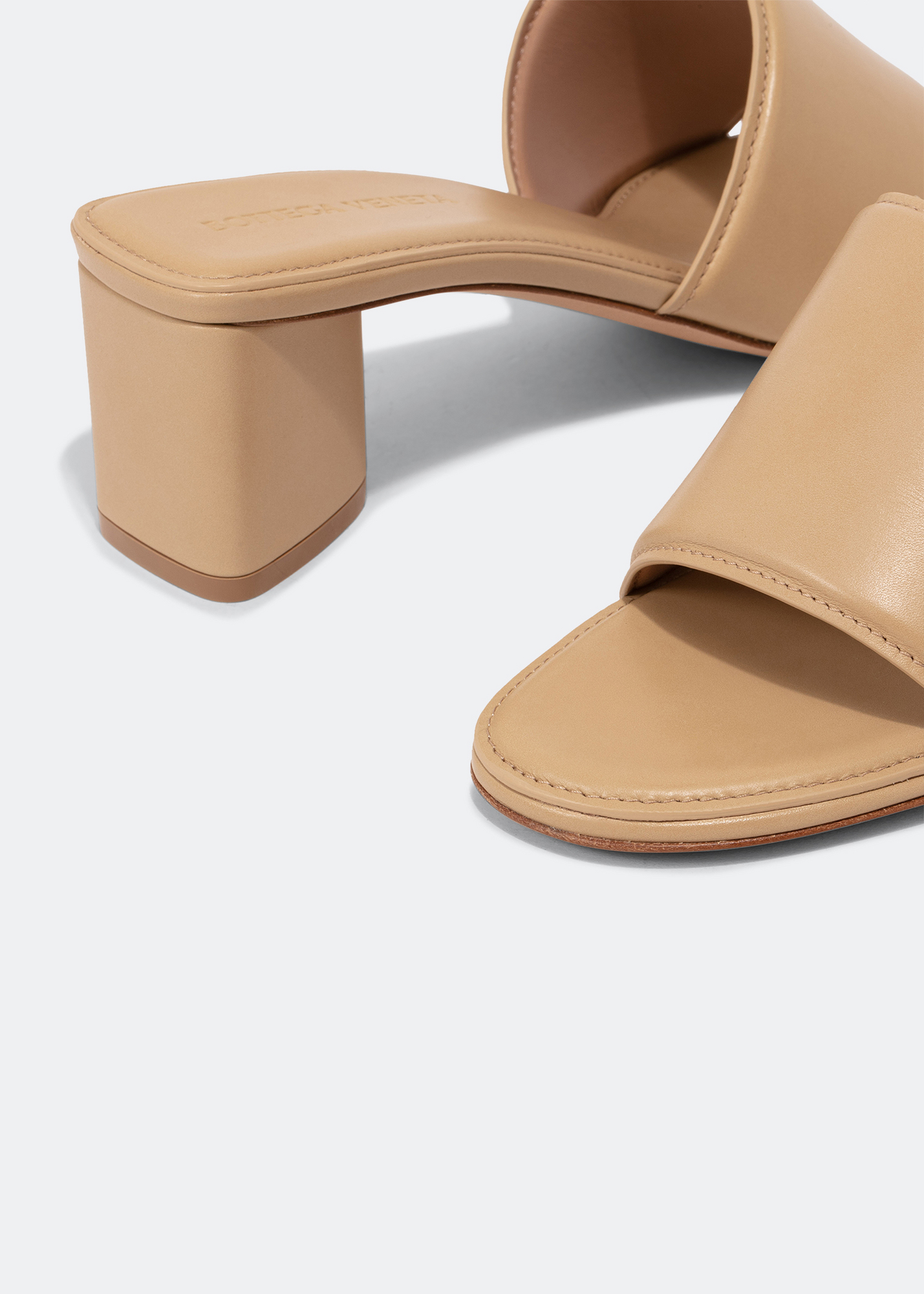 

The Band mules, Neutral