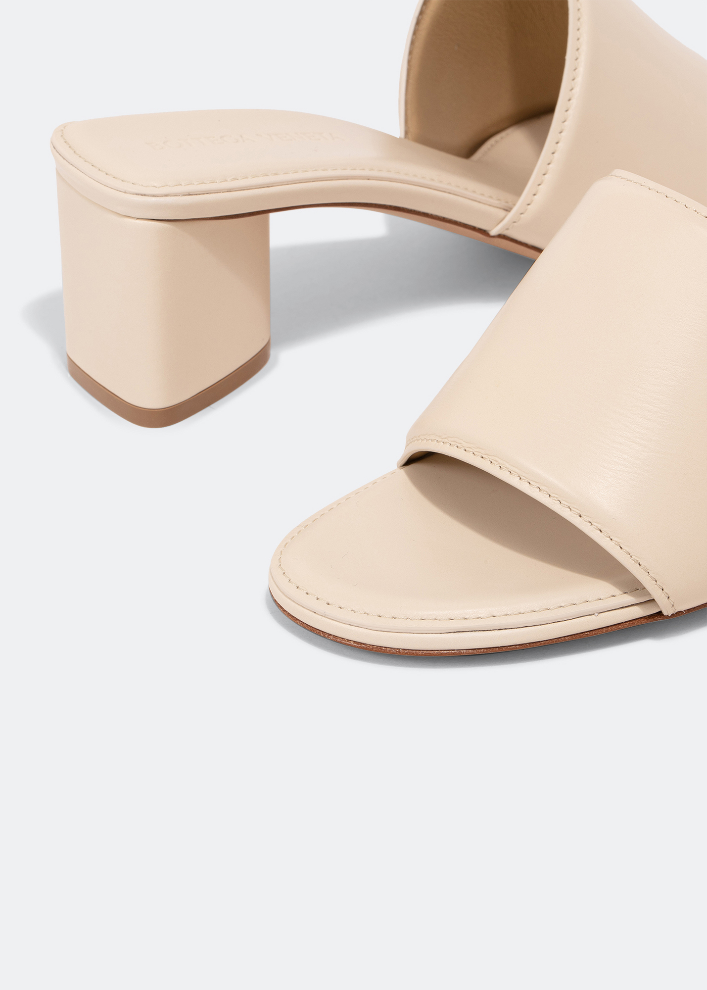 

The Band mules, Neutral