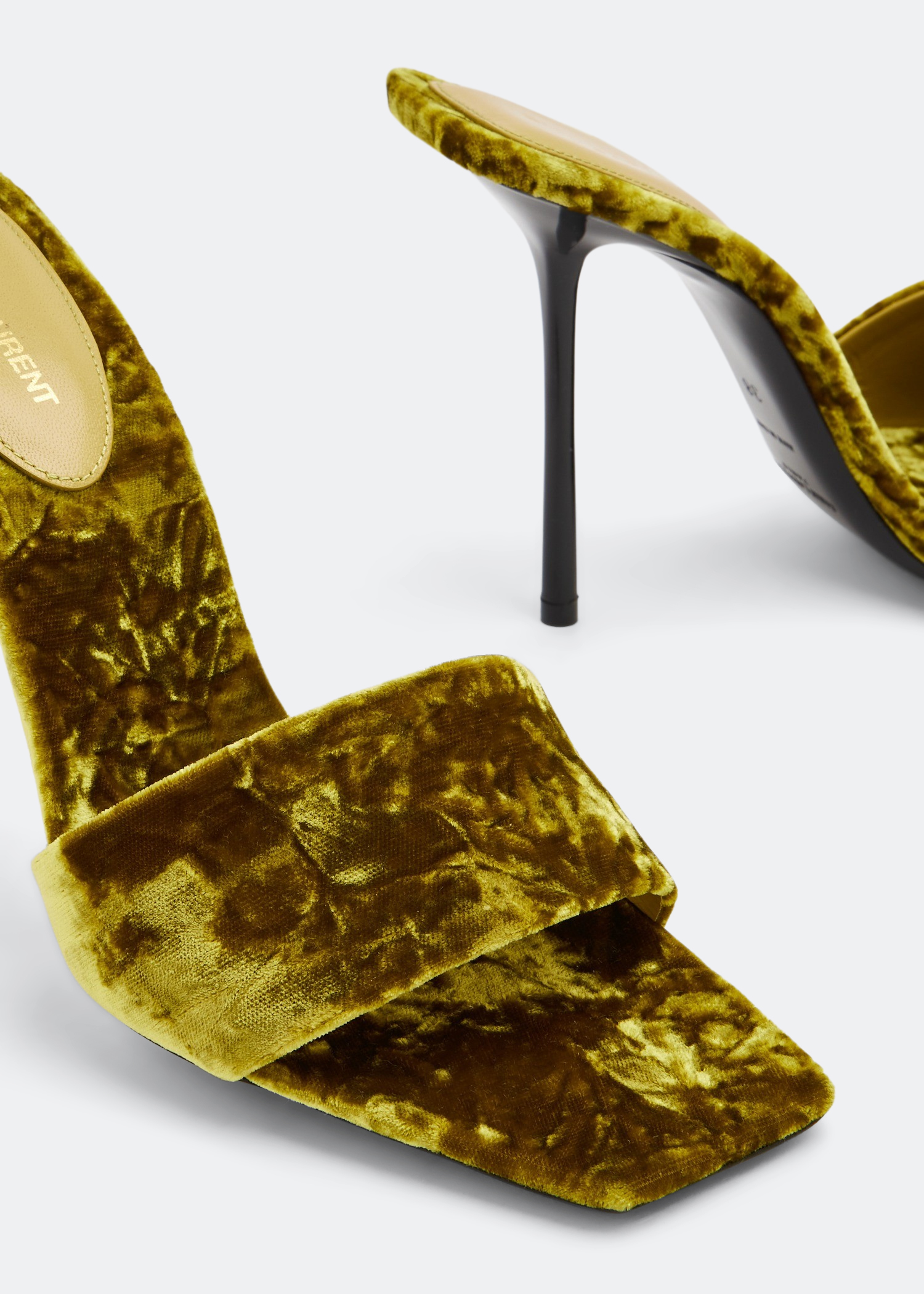 

Lucky mules, Yellow
