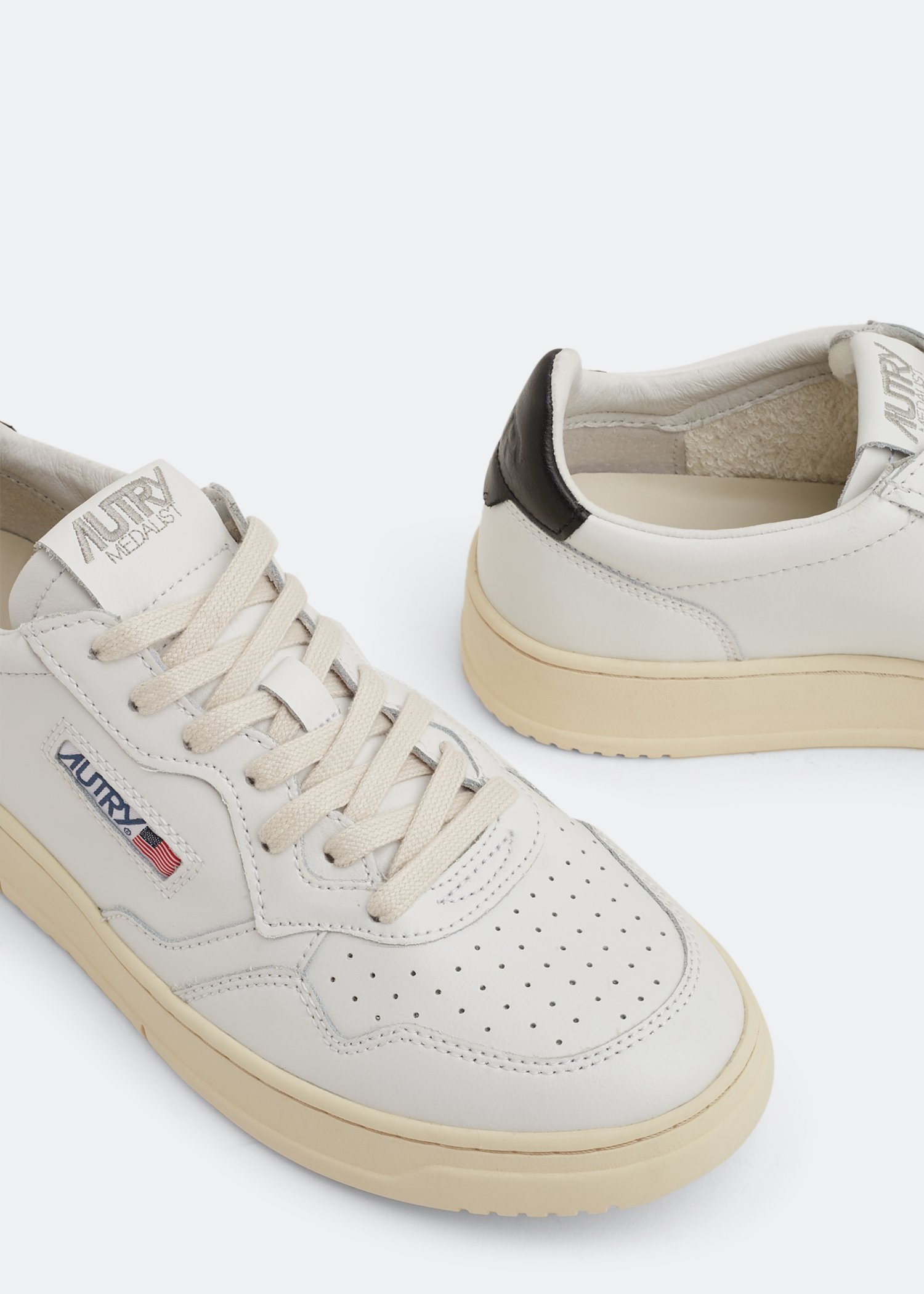 

Medalist low sneakers, White