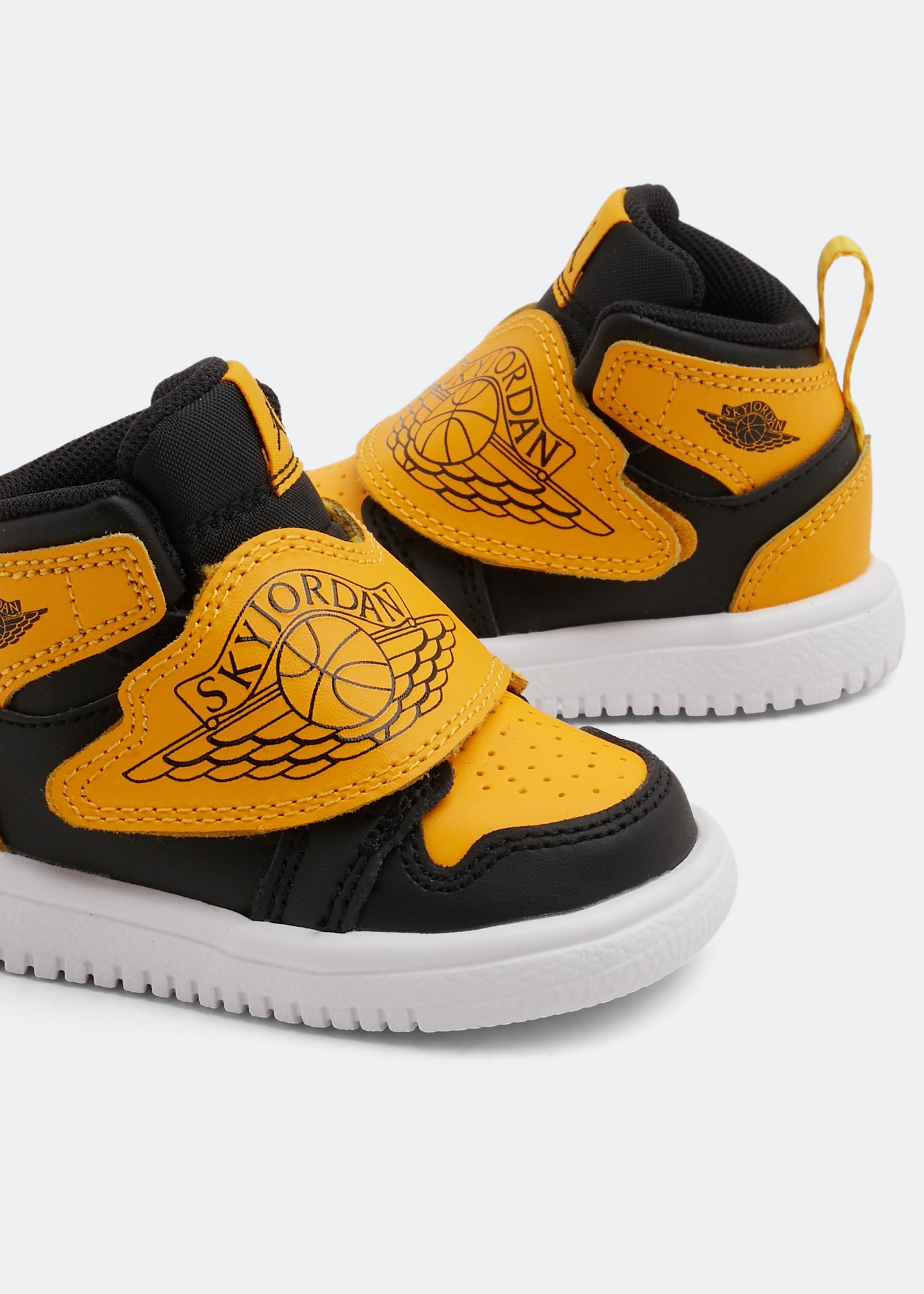 

Sky Jordan 1 trainers, Yellow