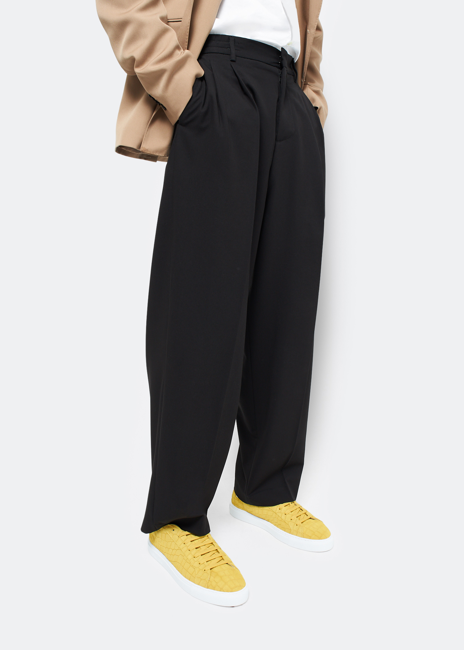 

Essence low-top sneakers, Yellow