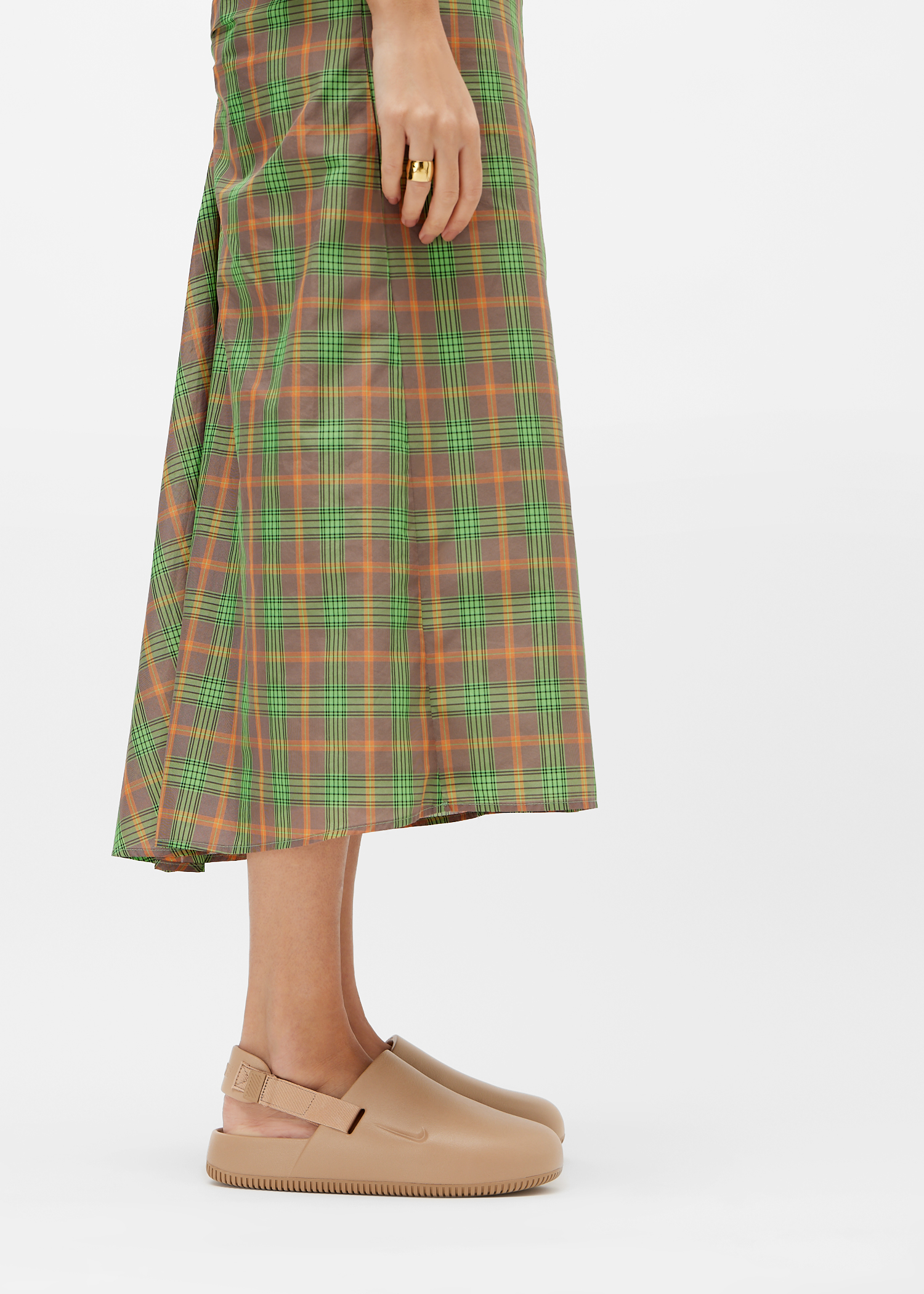 

Calm mules, Brown