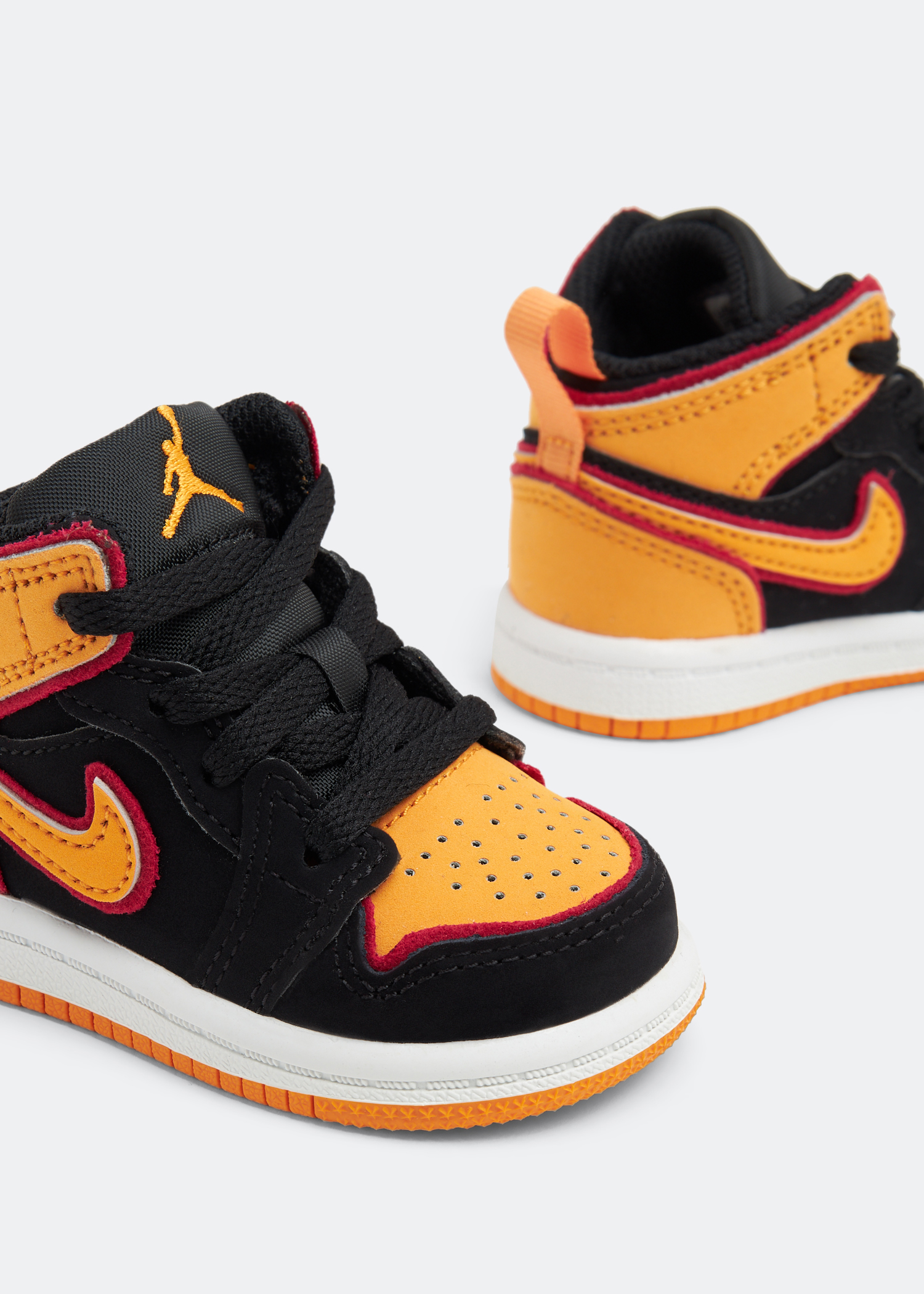 

Air Jordan 1 Mid 'Vivid Orange' sneakers