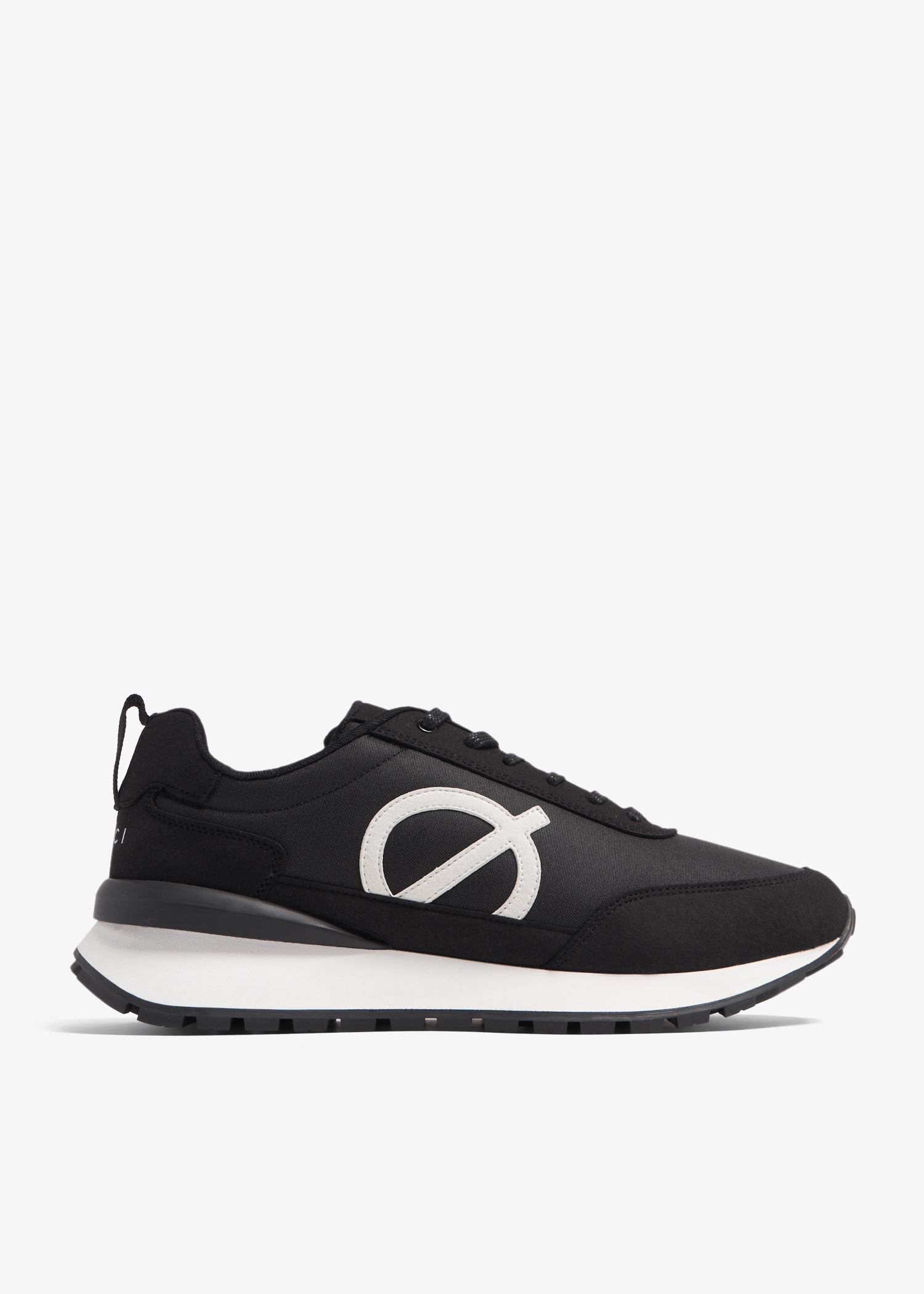 

Six sneakers, Black