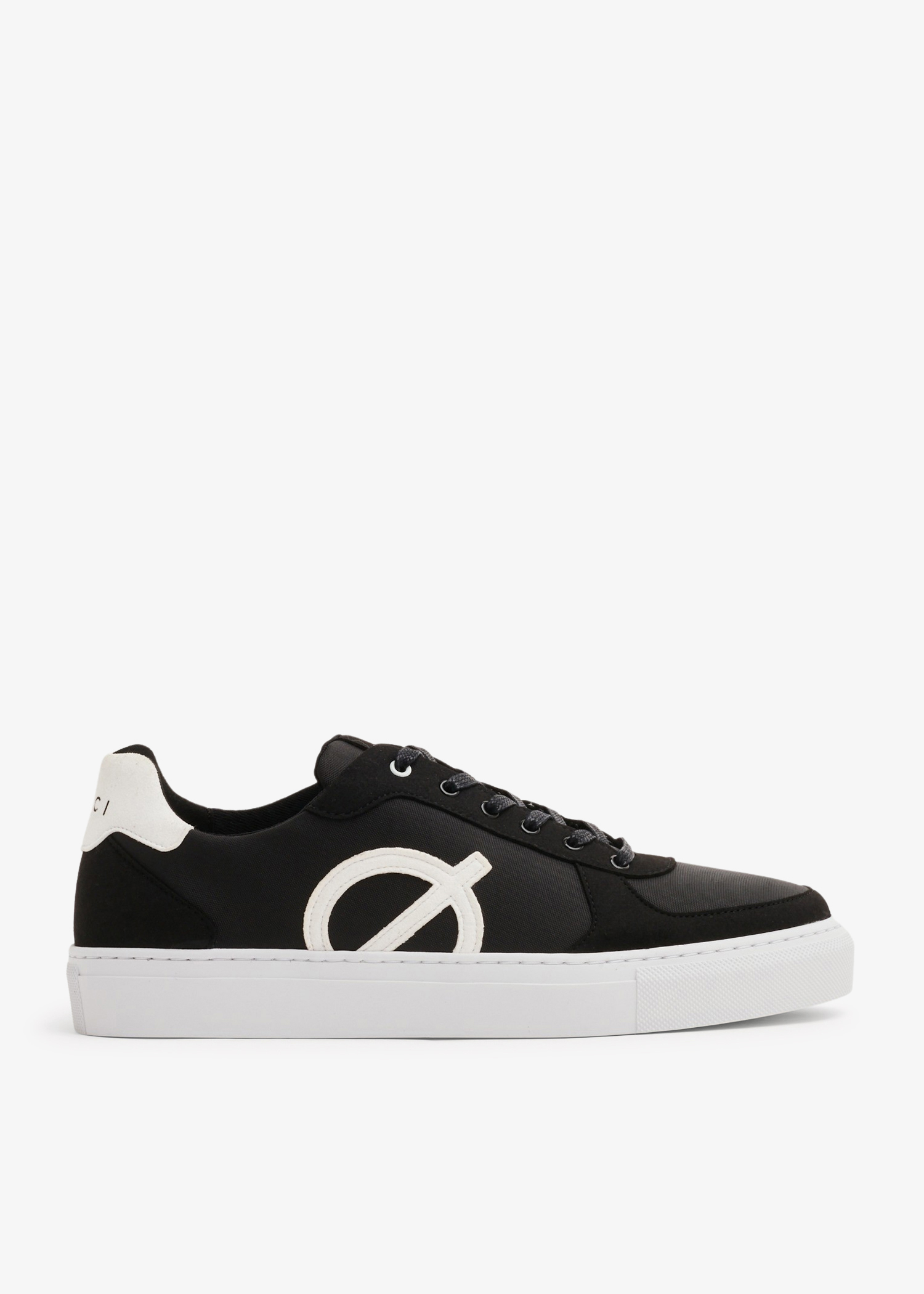 

Seven sneakers, Black