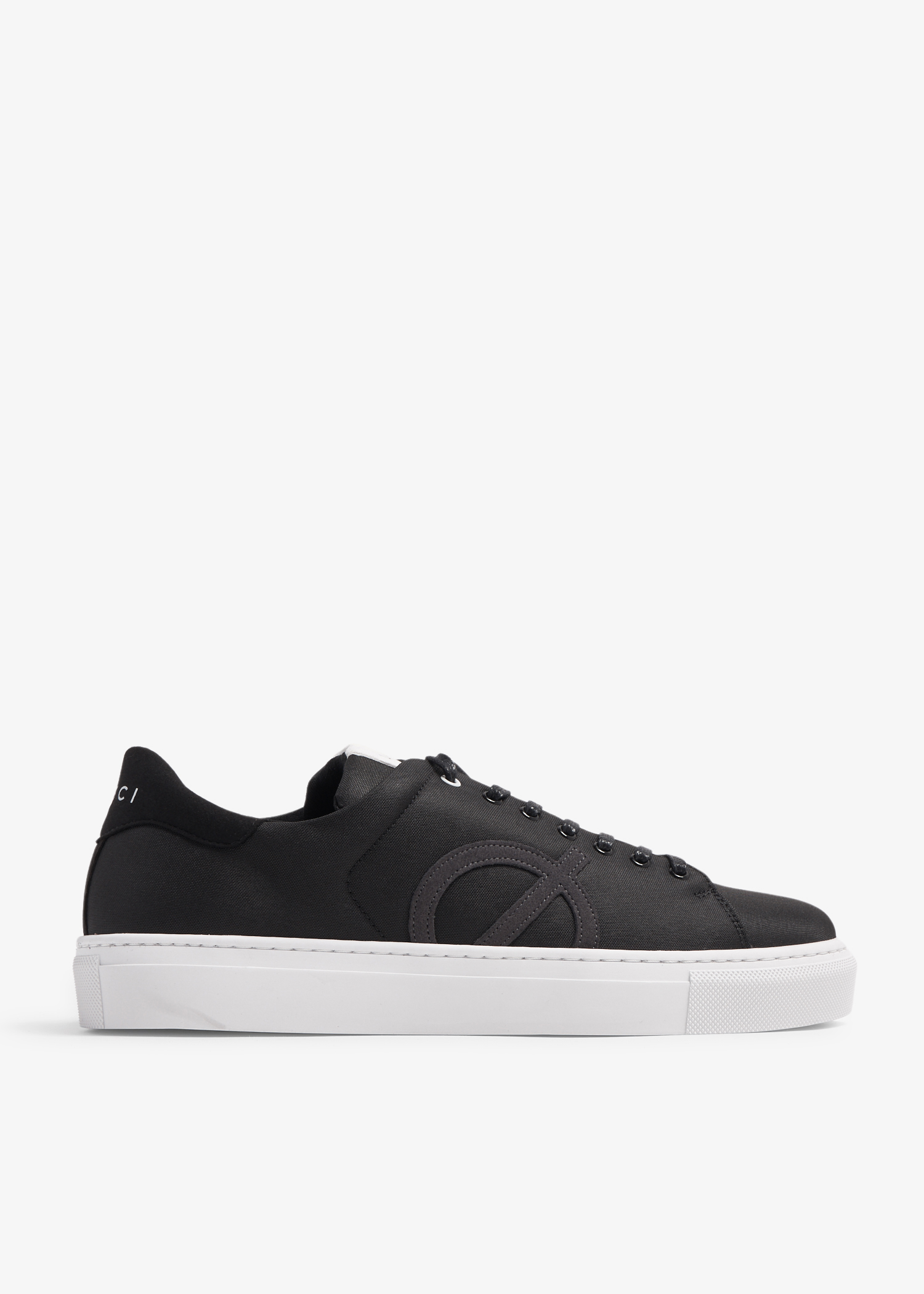 

Nine sneakers, Black