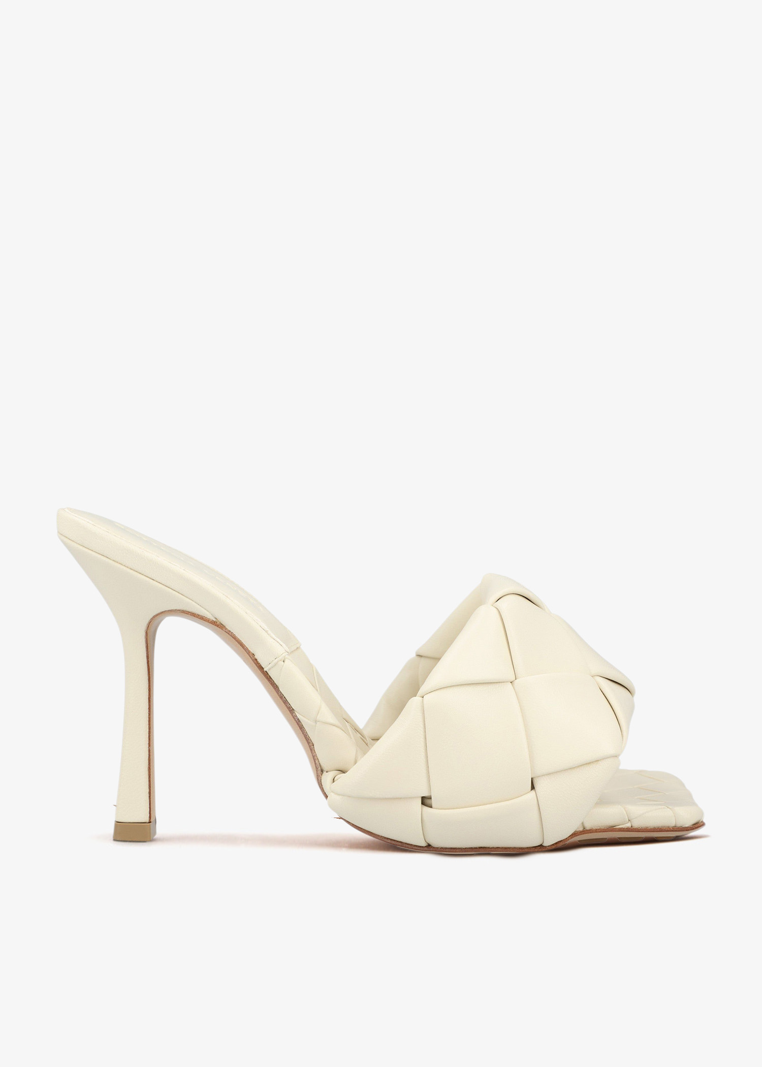 

Lido mules, White