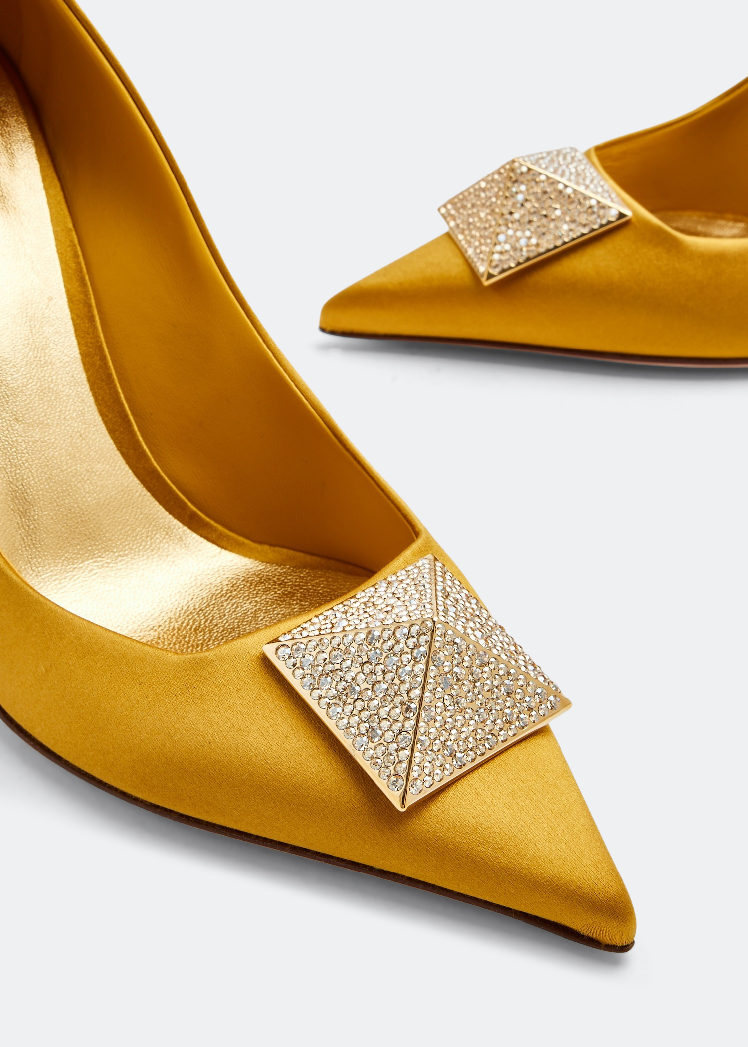 

One Stud pumps, Yellow