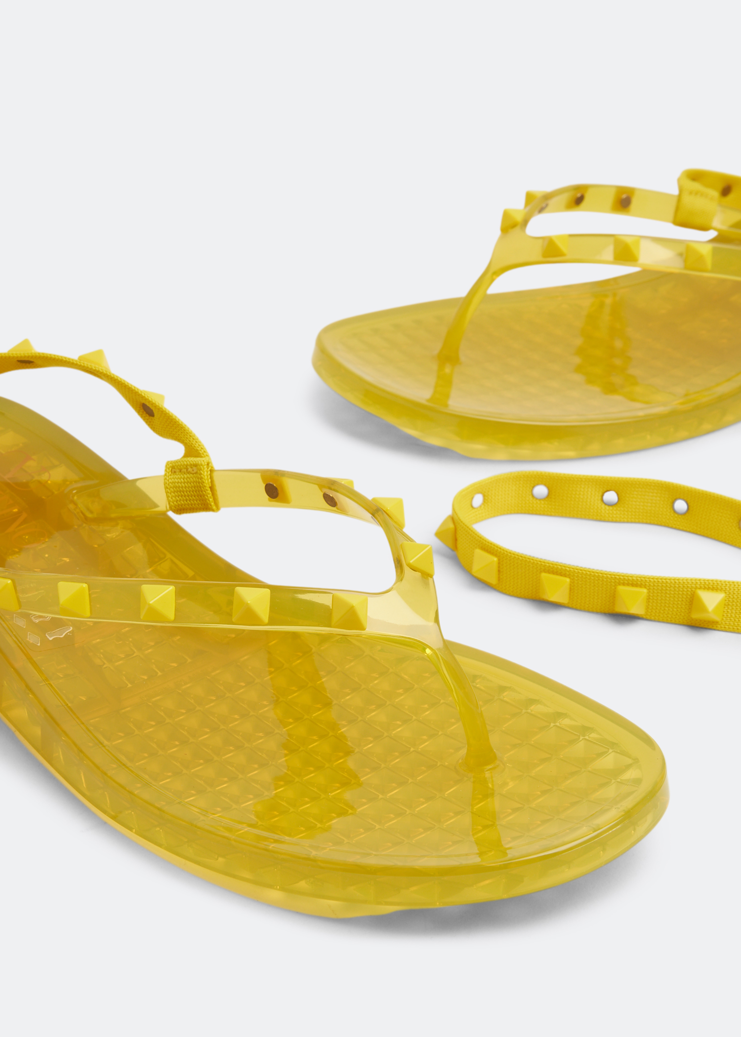 

Rockstud rubber thong sandals, Yellow