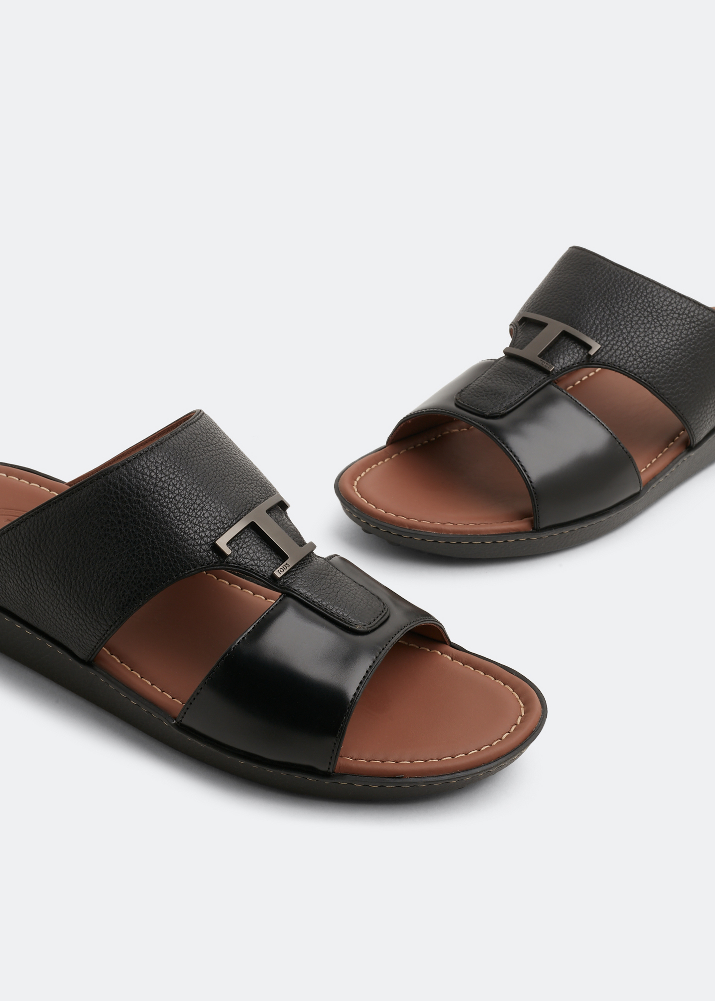 

T leather sandals, Black