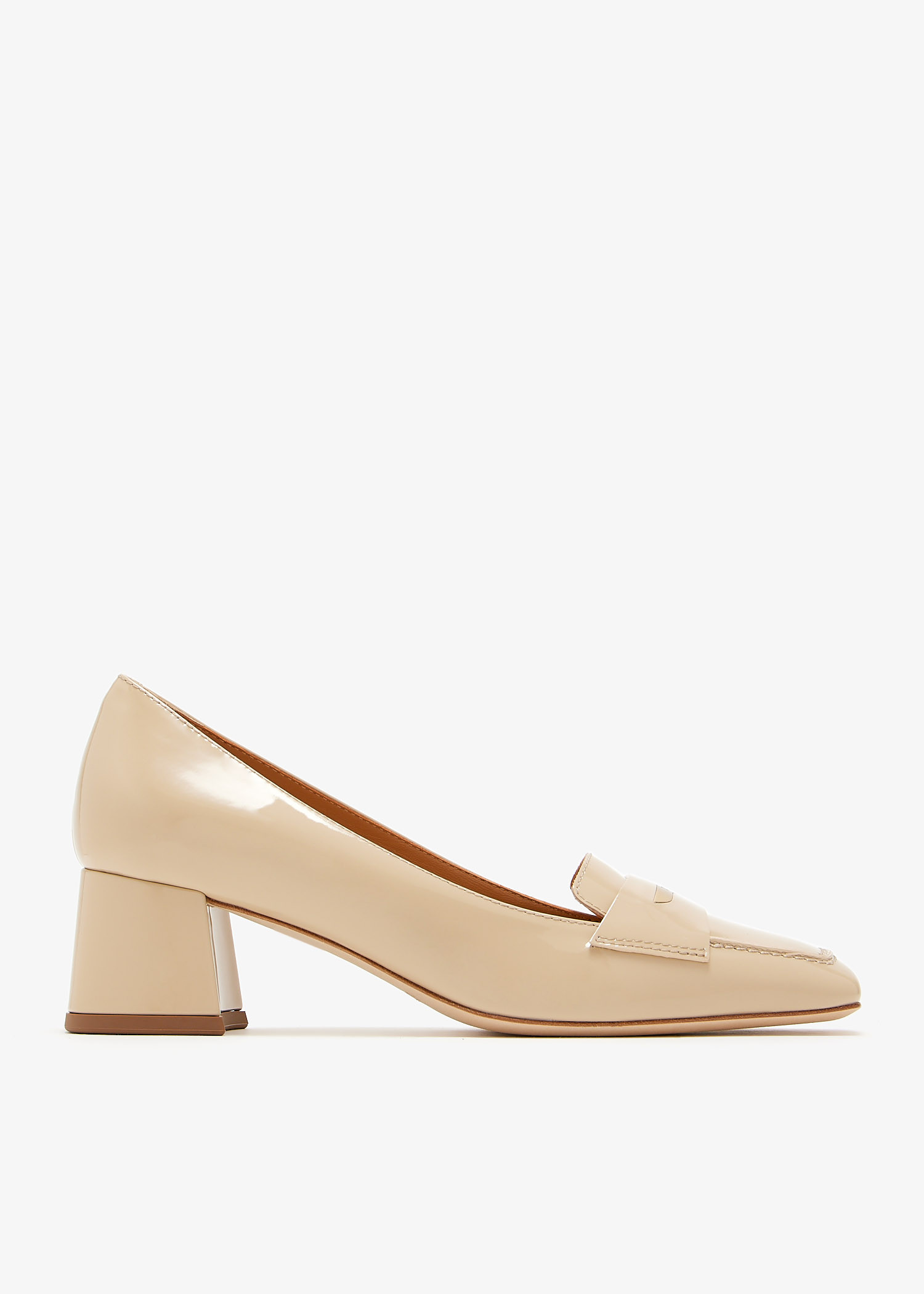 

Patent leather pumps, Beige